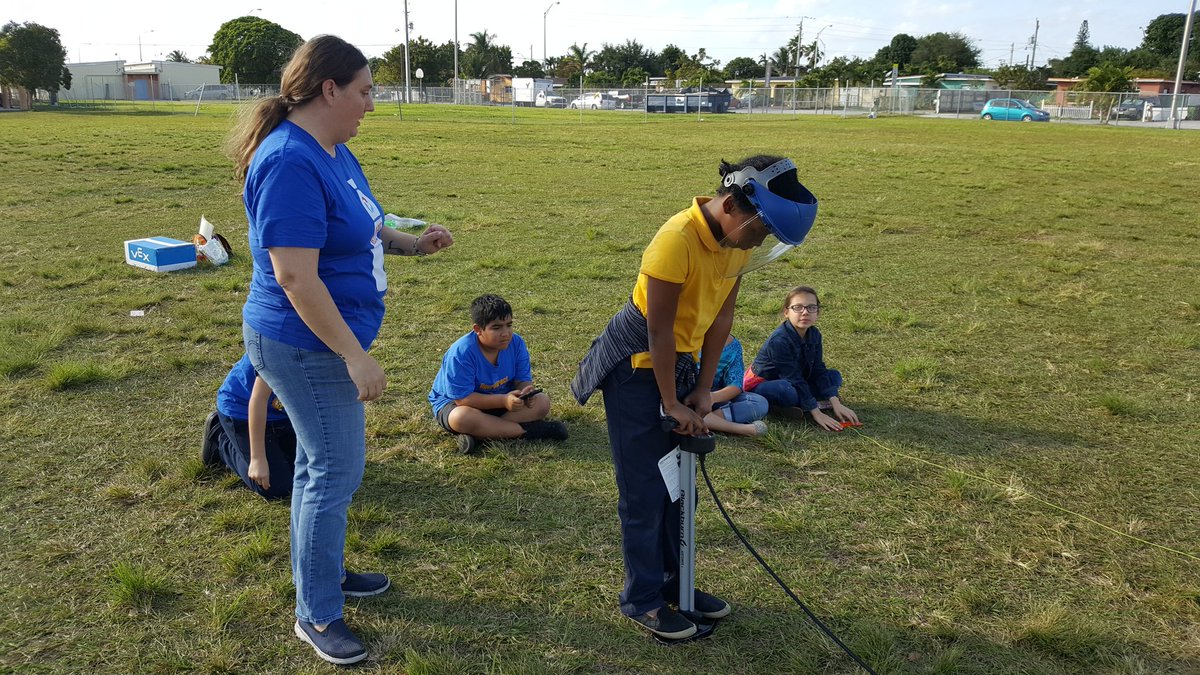 STEAMDesignated's tweet photo. It's not just science, it's as rocket science!   @NorthHialeah @MDCPSSTEAM https://t.co/5fWKJmO7ze