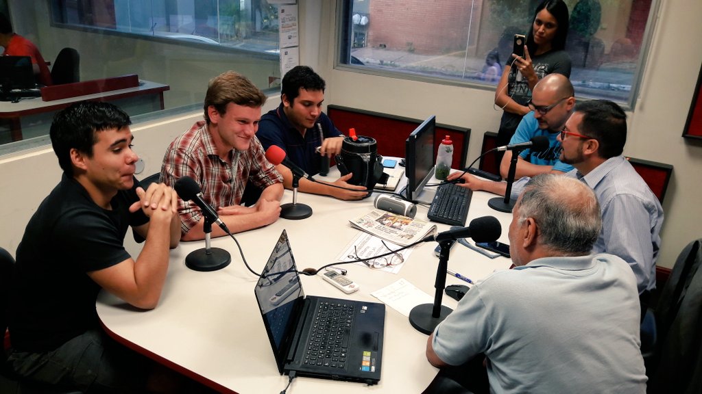 1000_am's tweet photo. Nos visitan en #JarroCaféA1000, Emmanuel Corvalán y César Benítez, Estudiantes de la #FIUNA con @albertopio1 @fitoca7 @TukiFranco https://t.co/4gGsrETdsm