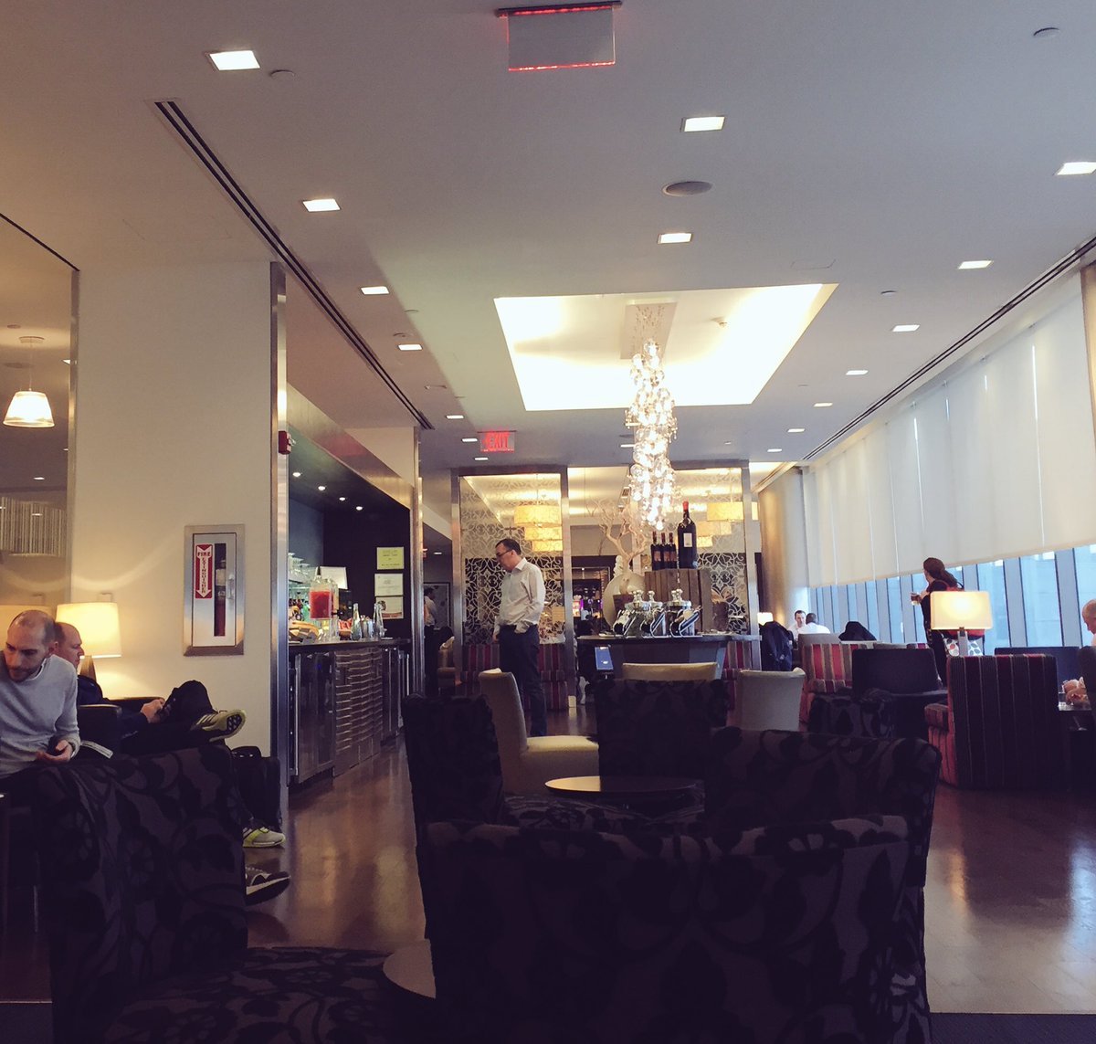 Lisa_Anselmo's tweet photo. In the @British_Airways lounge waiting for my @OpenSkies flt to #Paris for more book events! The team is like family. #myparttimeparislife https://t.co/qQzXAxAhQy