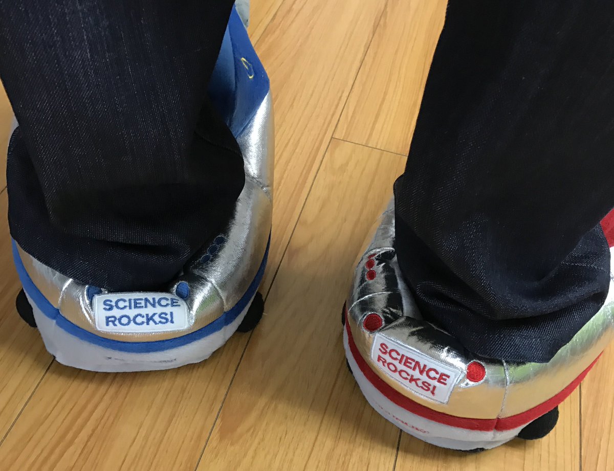 Jetlore's tweet photo. How does @elversatile approach #AI and ecommerce?  While wearing sweet robot slippers, that's how.  #jetloreculture #gobeyondpersonalization https://t.co/6761zn8wuM