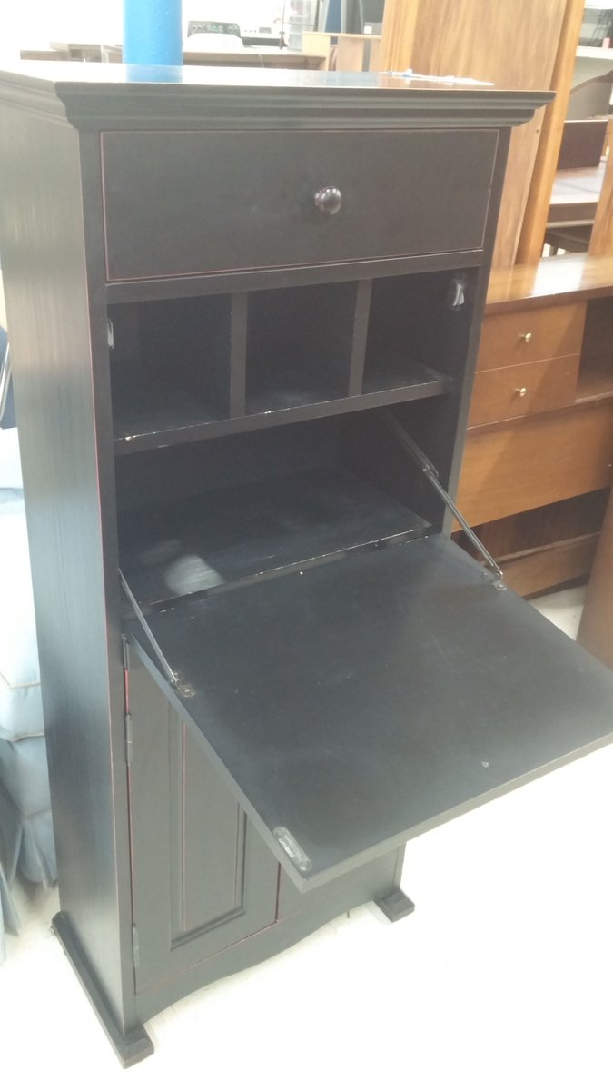 Metro_ReStores's tweet photo. This drop front desk with storage works perfectly in small spaces. $75 at the Cornelius ReStore. https://t.co/lOlpX5Kx1v