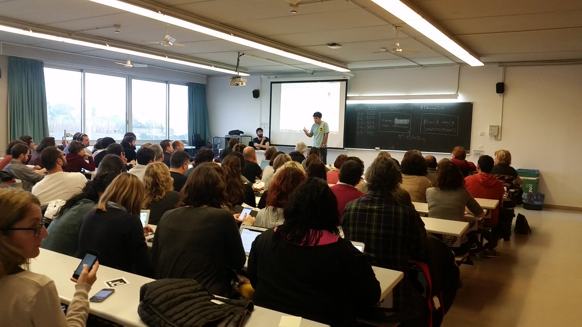 EnricBolano's tweet photo. 95 professors/es han gaudit @edcampTGN #edcampTGN Compartint experiències, despertant il·lusions... @edcampCAT #edcampcat Gràcies a tots/es. https://t.co/OZTHoZgaSt