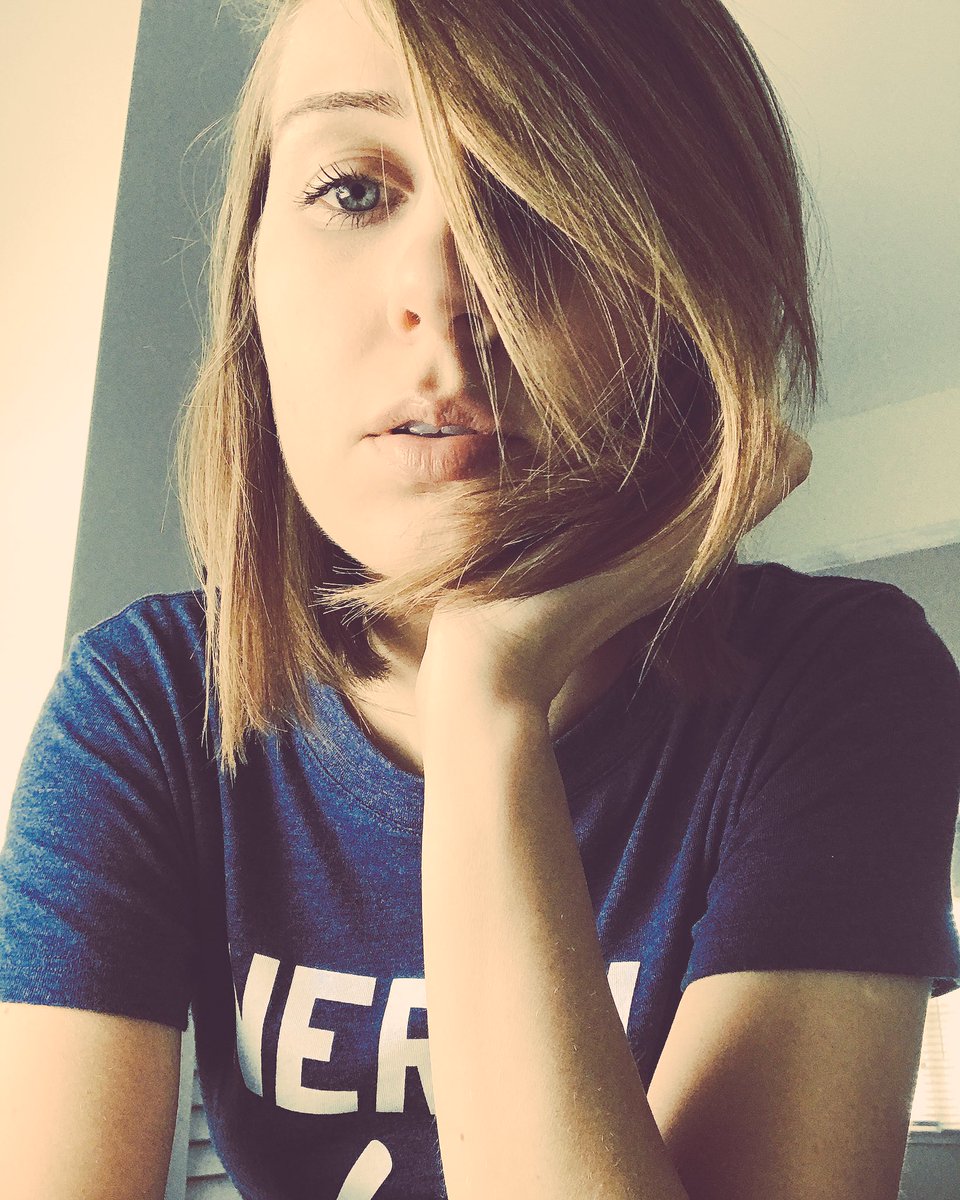 REIGNxs's tweet photo. @byDianaMarks: Working from home today #selfie #blueeyes #lips What are you guys up to? https://t.co/KaG2X0CW84 #Bored2 :/