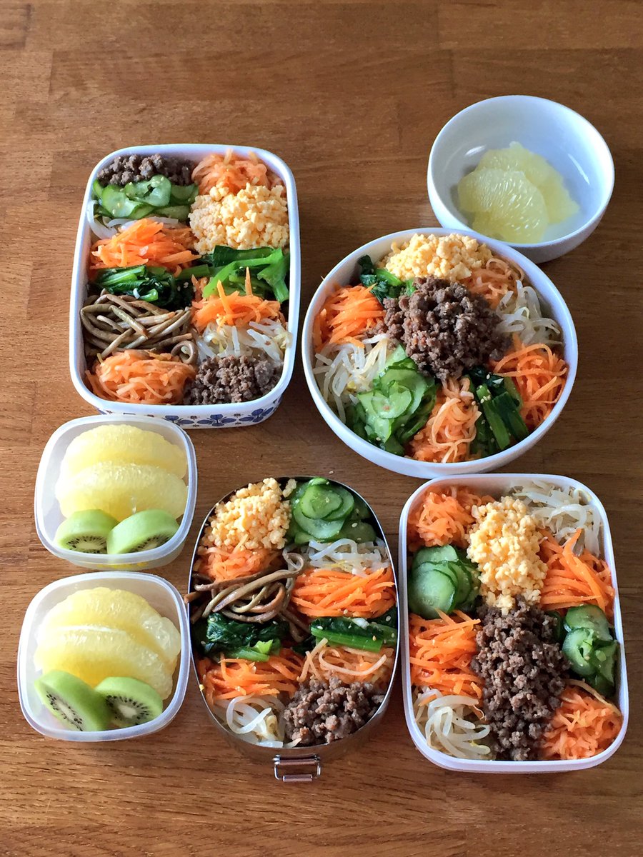 O Xrhsths きまぐれダイアリー Sto Twitter 野菜をたくさん食べたくなったらビビンバ弁当 主人と長男と次男と私のお弁当 ビビンバ 野菜のナムル 大根 きゅうり 人参 もやし ゼンマイ 小松菜 メロゴールド キウイフルーツ お弁当 手作り弁当 旦那弁当