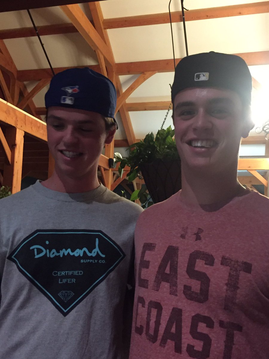 bathanasiou16's tweet photo. happy birthday to the twin @humper_17 #bath2.0 https://t.co/KvEinA2eoE
