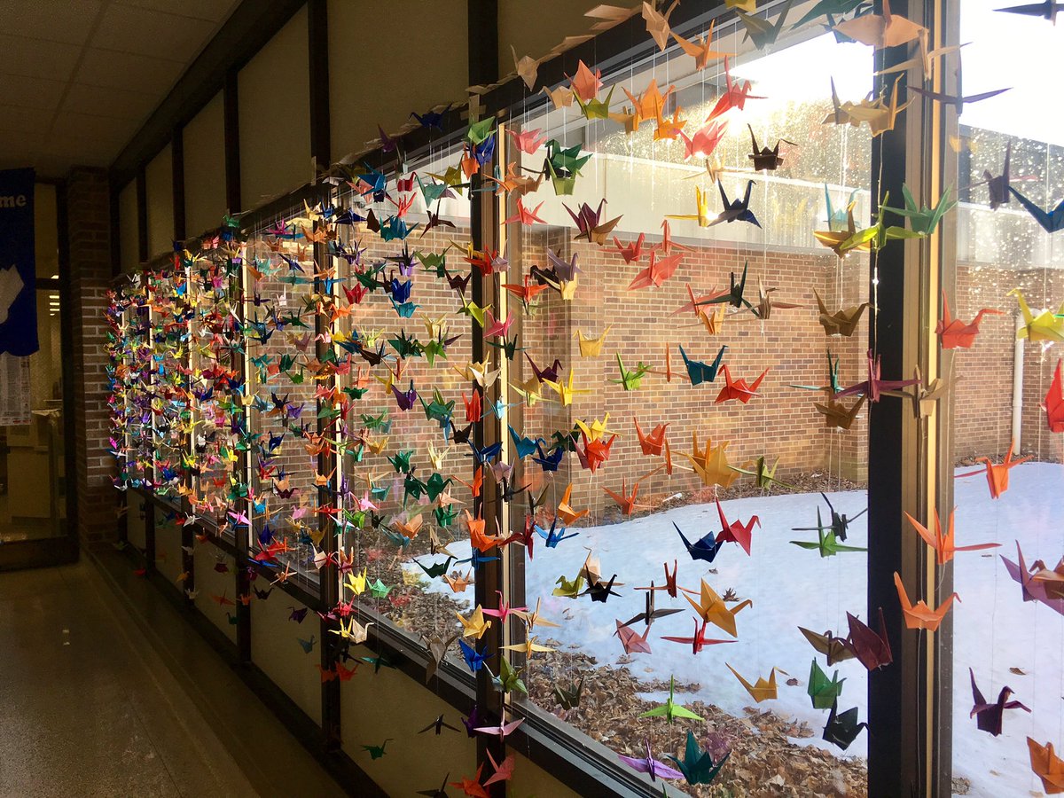 taylerraedaisy's tweet image. The 6th grade art students at @YanktonMS created these origami crates! #yayforart #middleshoolart #yms