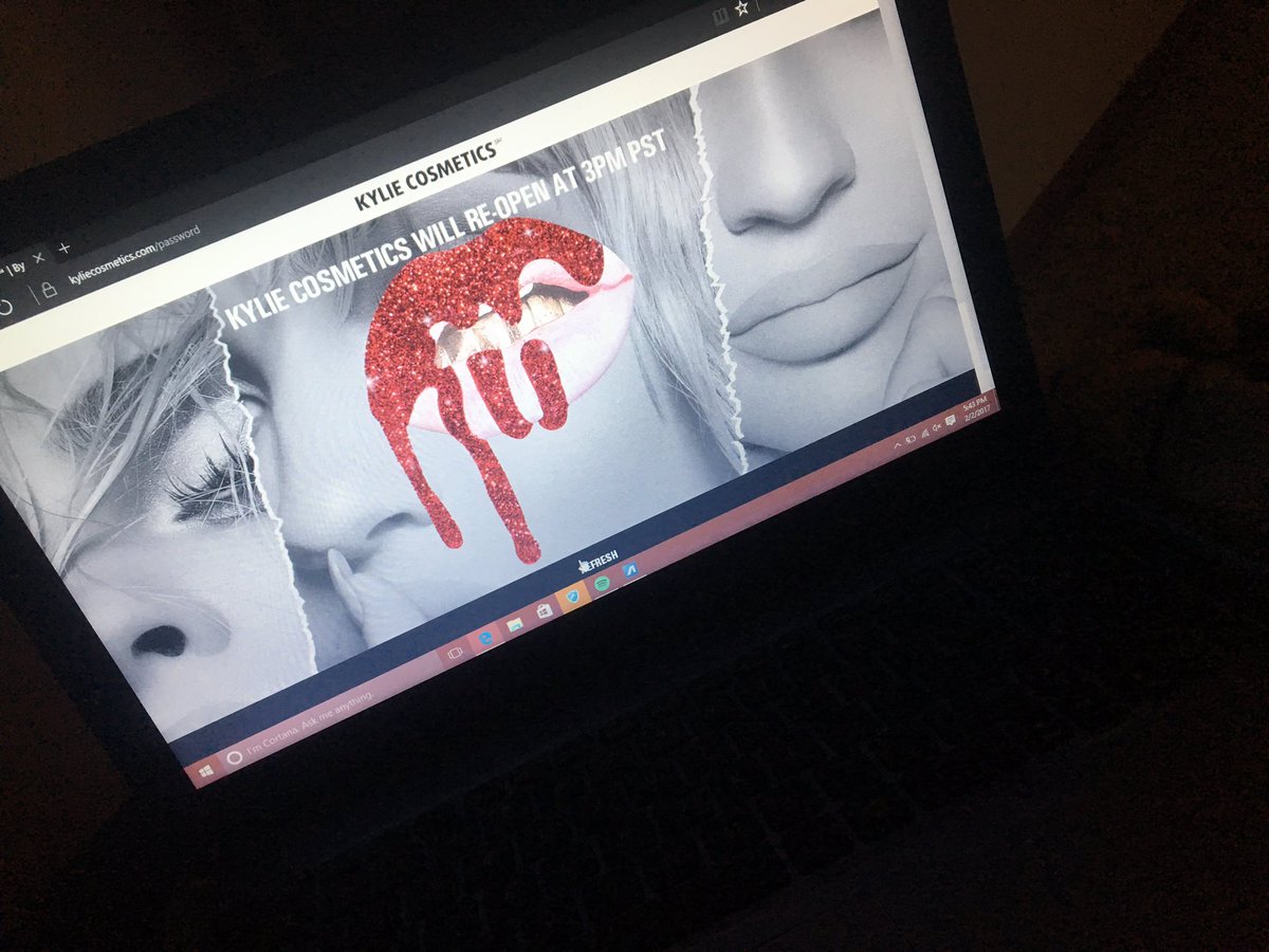 kingcalxx's tweet photo. @KylieJenner waiting, waiting, waiting https://t.co/7jNqbRqhUj