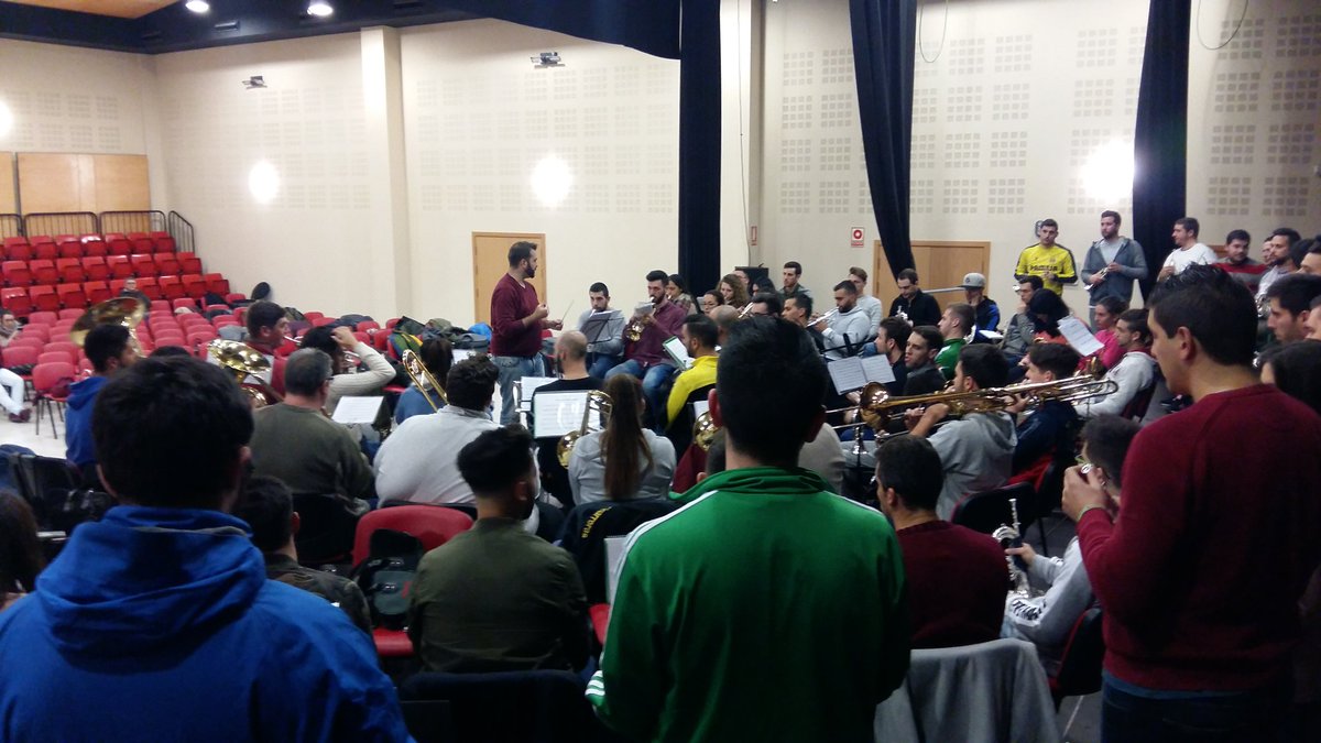 DespojadoGR's tweet photo. Gran ensayo de hoy a la batuta de nuestro amigo @nonotriana2 https://t.co/KbtLBTAWb8