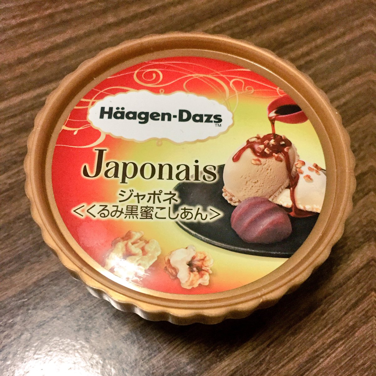 Undine_Canzone's tweet photo. 昨日はお休みだったから〜✨ハーゲンダッツッ！！！w

美味しかったけど、私にはちょっと甘すぎたでもかなり美味しい←❔w

#ハーゲンダッツ #アイス #ジャポネ #くるみ黒蜜こしあん https://t.co/uYv9ChN0zD