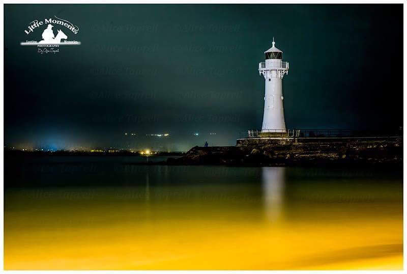 alicetaprell's tweet photo. There's something magical about a lighthouse #lighthouse #Wollongong #Australia #NightPhotography #beaches https://t.co/pN6upOx4Ow