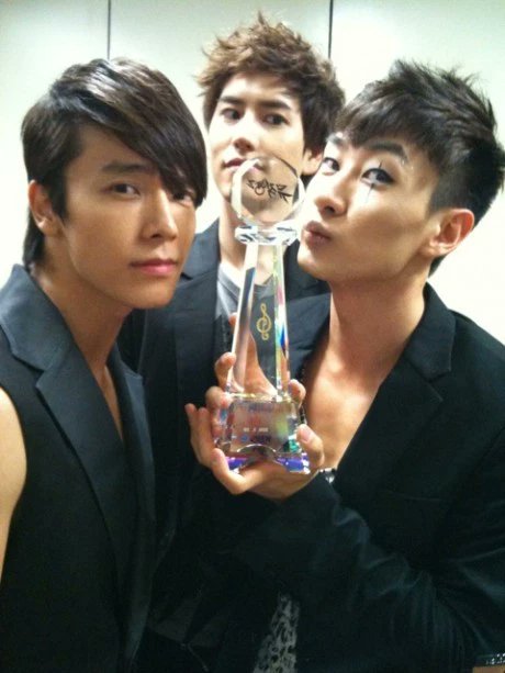 EunHae_Indo's tweet photo. @GaemGyu  Happy Birthday our maknae ♡♡♡ #HappyKyuhyunDay https://t.co/YJIMdEPbt3