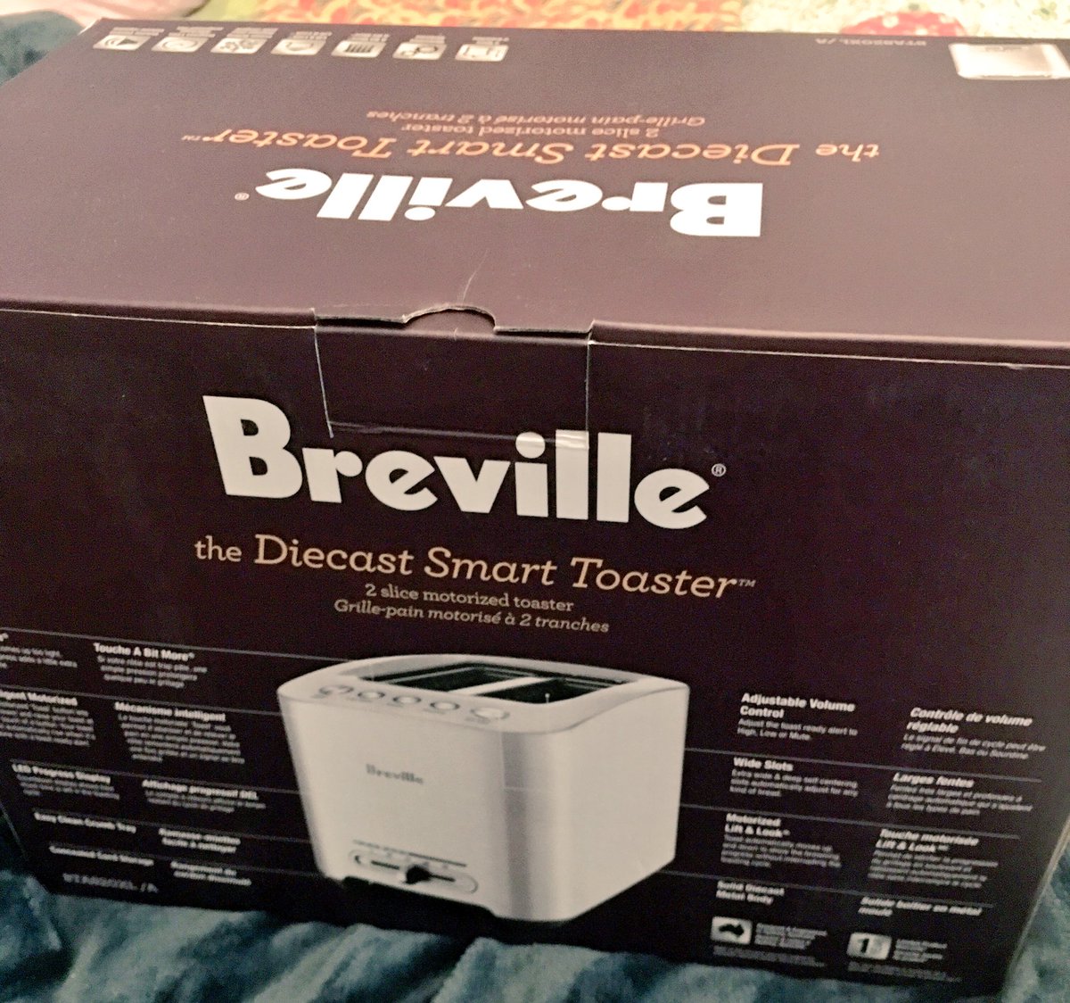 marikokoloco's tweet image. Gosh, even my toaster is *smart* now. @MDMGeek 

Thanks @BrevilleUSA for the replacement toaster! #smarttoaster