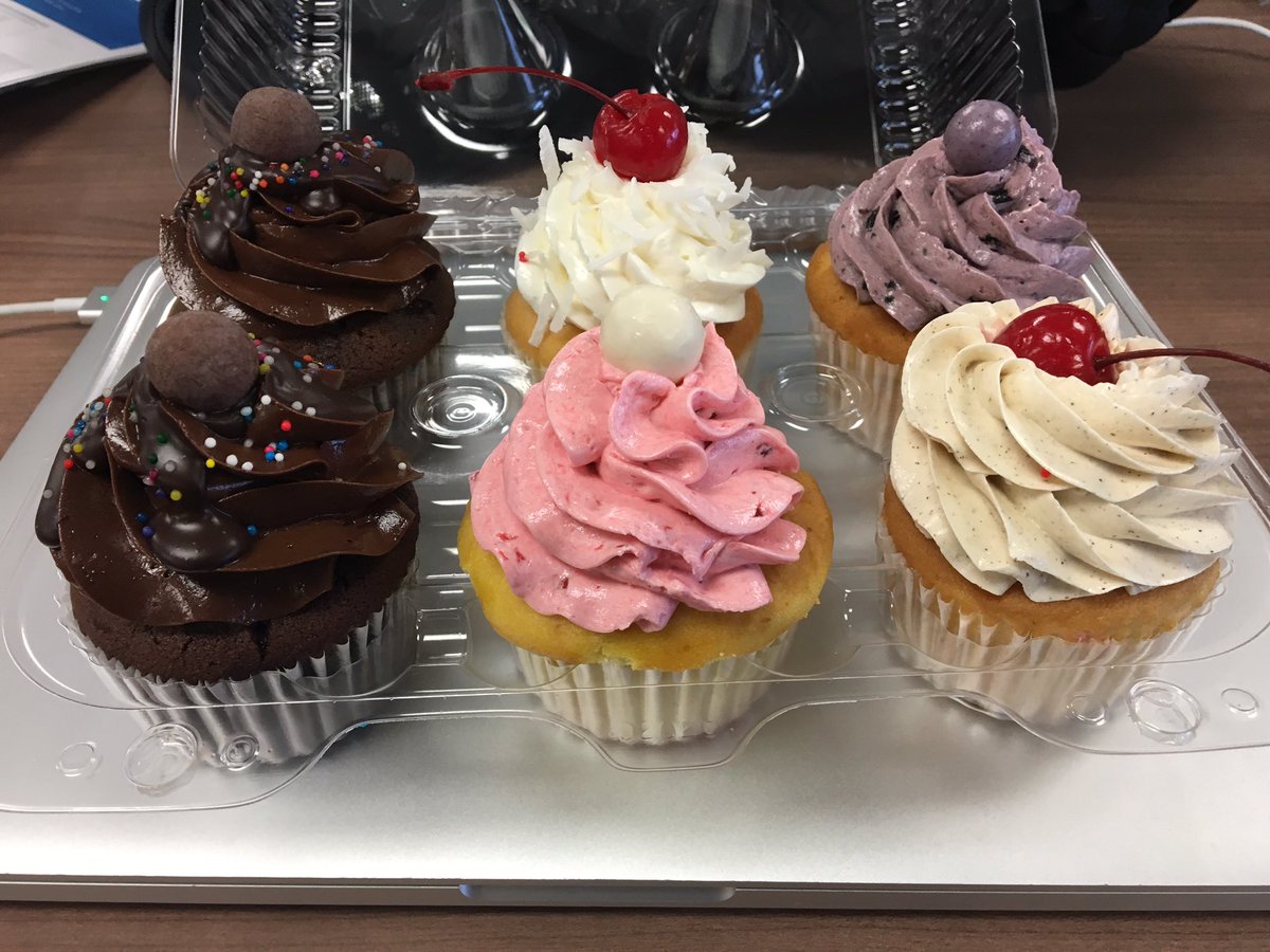 Thanks @SeanCahill_IST of <a href="/InsideSalesTeam/">Inside Sales Team</a> for bringing <a href="/mattya56/">Matt Amundson</a> tasty treats to the office!