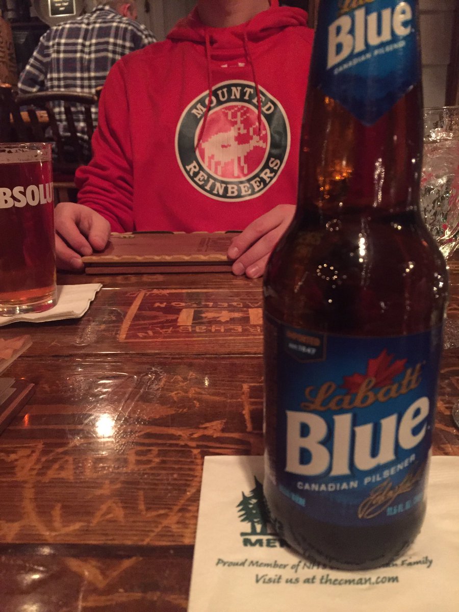 jscottfrost's tweet image. 1st beer of the @PndHckyClassic 
@LabattUSA #CheersToHockey #getmounted @Reinbeers