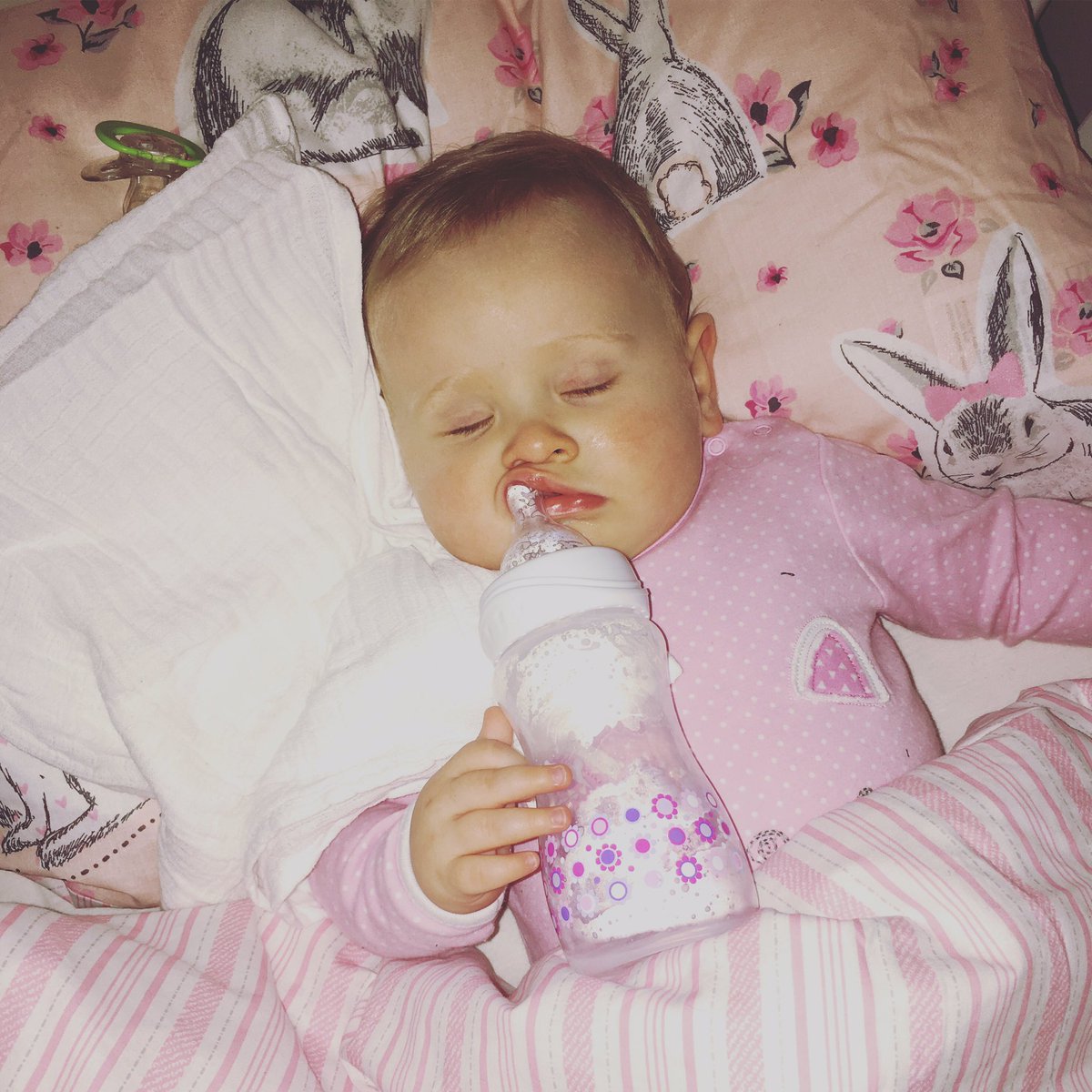 Rachelpadgett6's tweet photo. Mumma 1 - booboo 0 asleep at a reasonable time tonight and without the need of her dummy 👍🏼 #mumwin #nodummy #fastasleep https://t.co/pI8lrKZiUU
