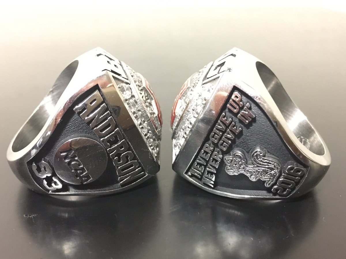GopherBaseball's tweet image. The regular season B1G Champs have some really B1G rings. 〽⚾💍