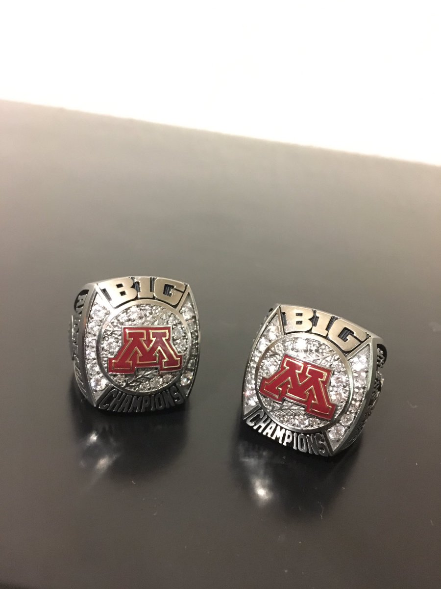 GopherBaseball's tweet image. The regular season B1G Champs have some really B1G rings. 〽⚾💍