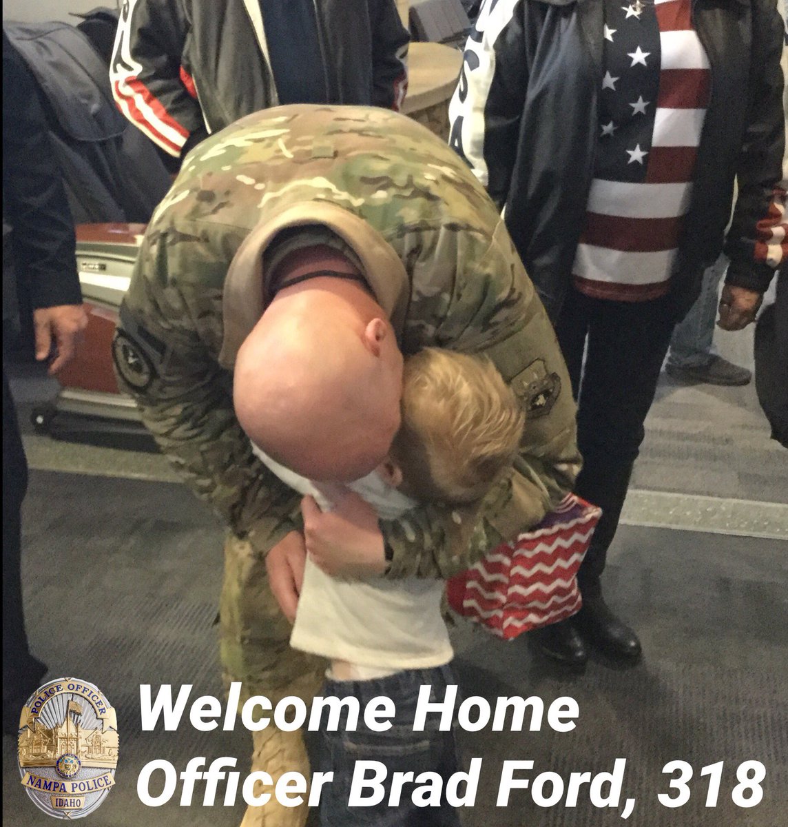 NampaPolice1's tweet image. Nampa PD welcomes home our very own Ofc Brad Ford who has been deployed serving our country. Thank You to Brad and all who serve! #Hero 🇺🇸