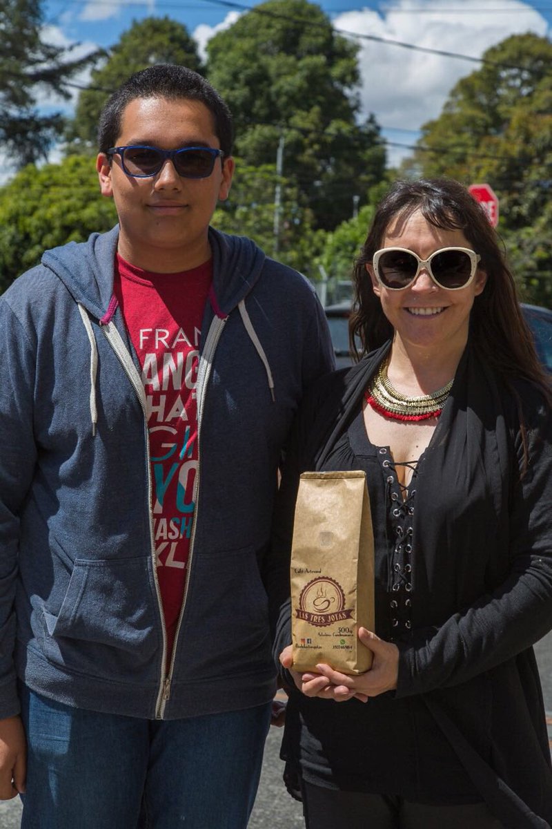 kaffeecatar's tweet photo. #Compartiendo un #delicioso #café @cafetresjotas con @marcevalenciar 
#coffee #artesanal #hechoamano #hechoconamor #natural #organico #tbt https://t.co/kriMlyXOys