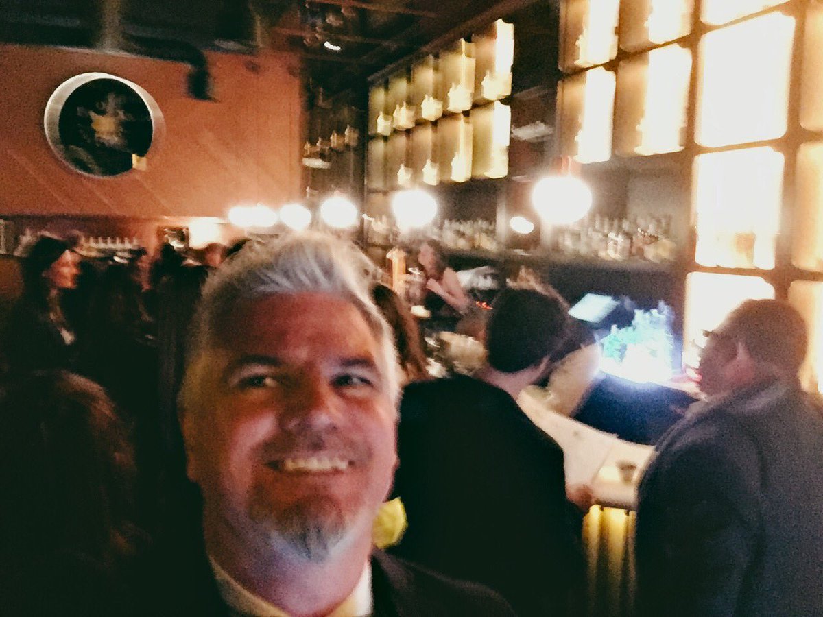 MagoTheJack's tweet photo. Gran noche de #Mentalismo en #FoxMadrid junto a @HughesMex #mindartist #showtime #Madrid https://t.co/FwItqAOkWx