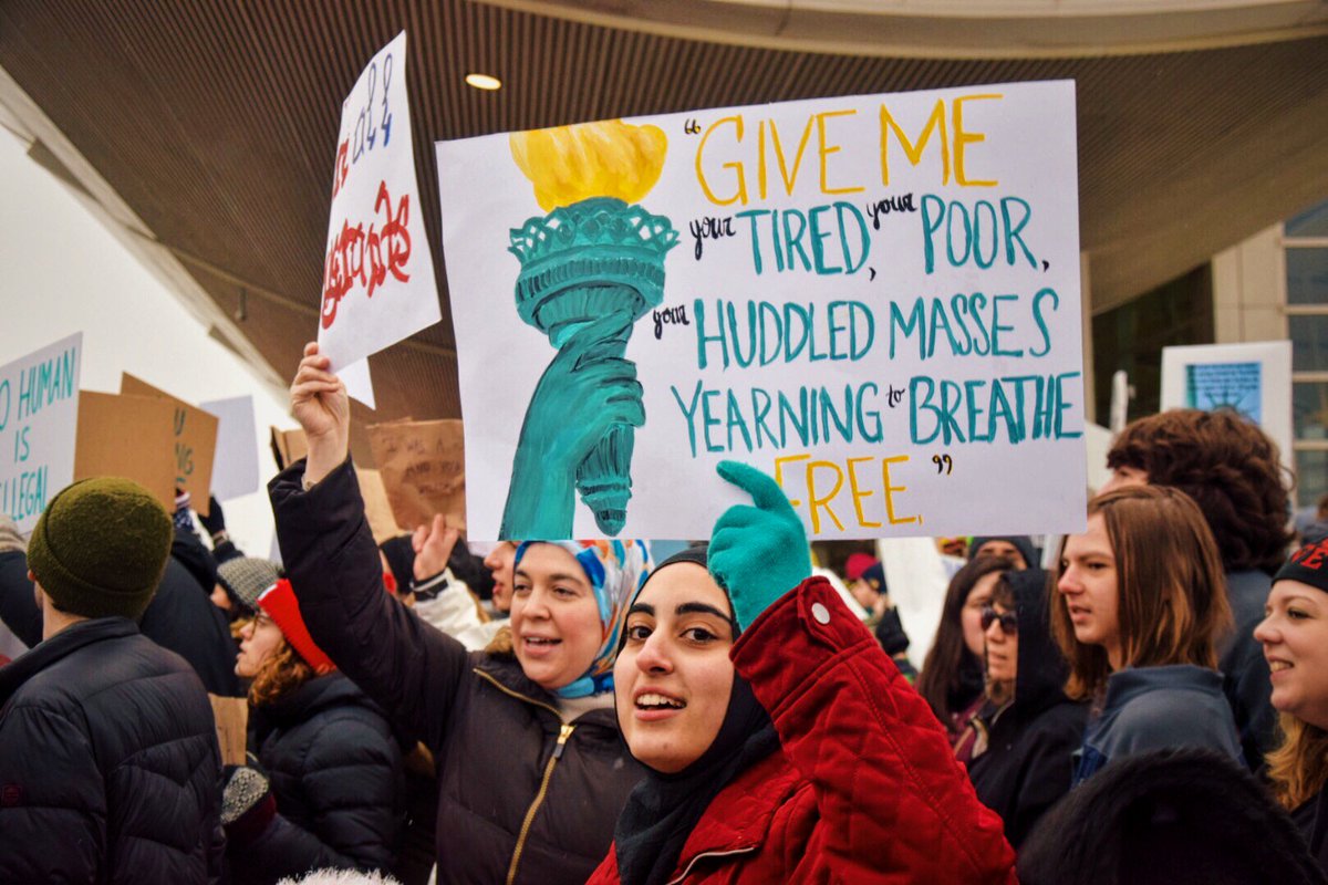 chscommunicator's tweet photo. Protest Against #muslimban at Detroit Metro Airport https://t.co/AlWn4rf6oQ https://t.co/6VSqkDFWtg