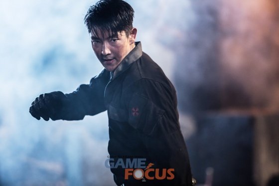 wlsaud711's tweet photo. '레지던트 이블: 파멸의 날', 관객들이 직접 뽑은 관람 포인트 TOP 3 공개
: 할리우드에 진출한 특별출연 이준기의 강렬한 존재감
(https://t.co/FU6ZbywrZQ)
#이준기 #레지던트이블_파멸의날 #Commander_Lee https://t.co/ANiVEnmP2g