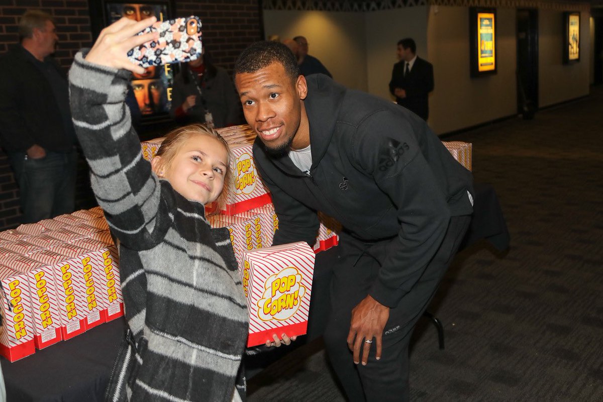 There's always time for selfies! 🤳 https://t.co/b2iWsy1RCG