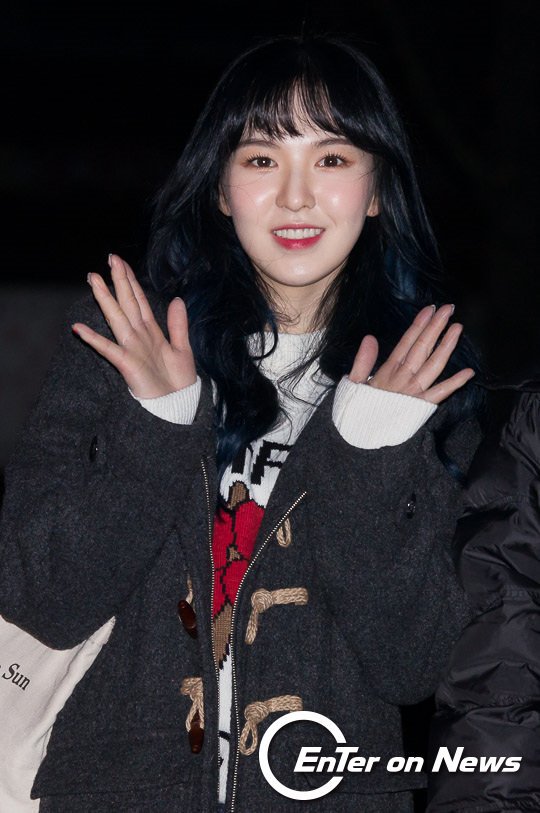 5REDVELVET's tweet photo. [PRESS] 170203 RED VELVET on the way to Music Bank Rehearsal

WENDY (1) https://t.co/jR0jswLhg8