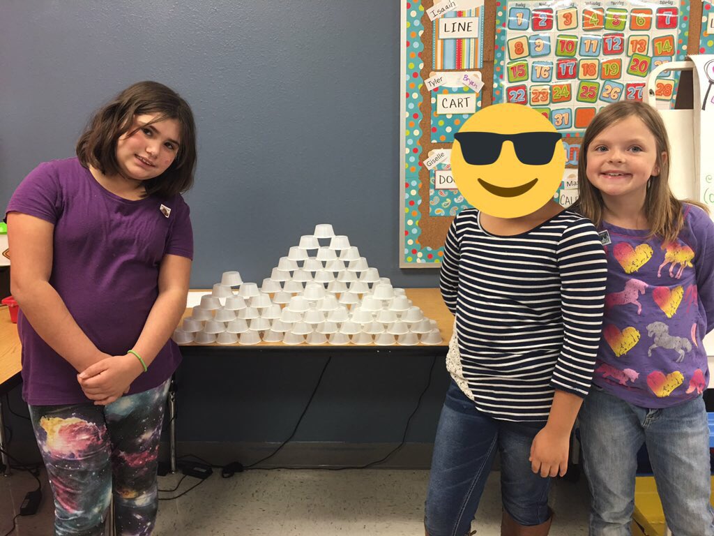 BrownThirdGrade's tweet photo. 100 cups for the 100th Day of School! #HLEInspire https://t.co/5nVGXhsOLr