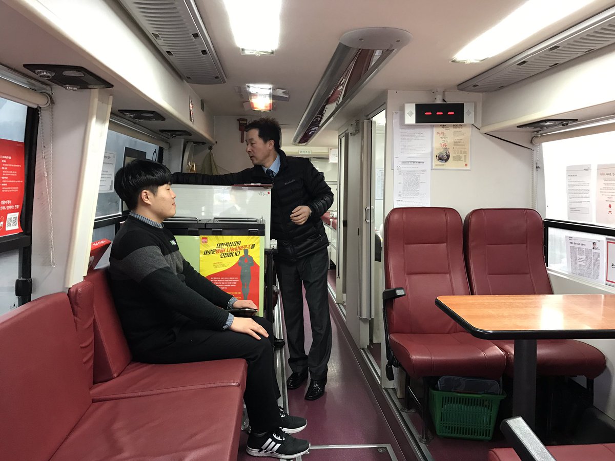 e_jenny0718's tweet image. #성남시청 의회동 앞 광장에서 헌혈하고 있습니다. 혈액이 부족한 동절기에 따뜻한 마음을 나누어 주세요 ♥ 

헌혈과 함께 헌혈기념품도 드리니 많이 참여해주세요 &amp;gt;_&amp;lt;
#성남시 #대한적십자사헌혈