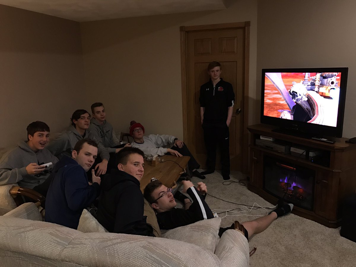 JVRedhawks's tweet photo. Just some Thursday night Smash #jetskiformerpro #roadtojvstate #smashbros https://t.co/OdEy70SD7G