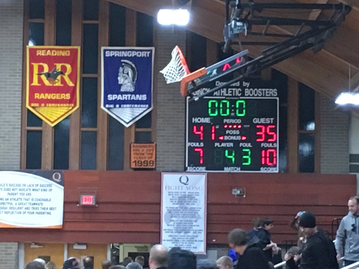 BranchCoTroy86's tweet photo. Quincy finishes off the come behind Big 8 win over Athens 41-35 @QHSBLACKHOLE @Athens_Indians https://t.co/2j067BeLVH