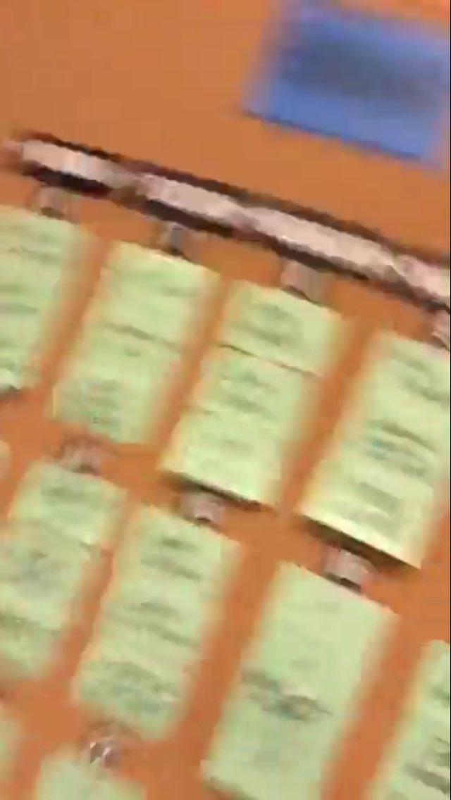 leahbale21's tweet image. Well I definetly can't read that😂