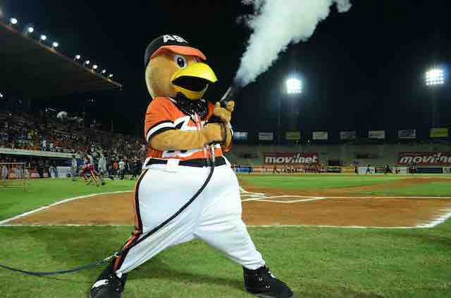 domingorivas's tweet photo. GAAANAMOOOOSSSS! 
#Venezuela logra su 1era victoria en  #SDC2017xIVC 
@aguilasdelzulia #VEN 🇻🇪 4  vs #CriollosdeCaguas #PR 🇵🇷 3 #SDC2017⚾️ https://t.co/22wYkykXZf