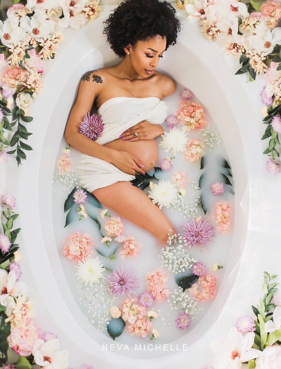 _Manibaebee's tweet image. Beyoncé Ima let you finish but ....my cousin had the best maternity shoot of all time.