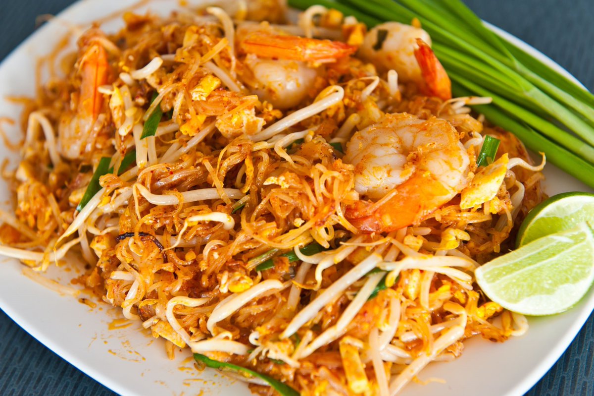 PhuketTeeTimes's tweet photo. Have a Fav #thaifood dish?
NT U order #SpringRoles ask 4 large lettuce leaves 2 wrap them. Great extra flavor/texture. 
#Phuket https://t.co/nkODtXF3Bi