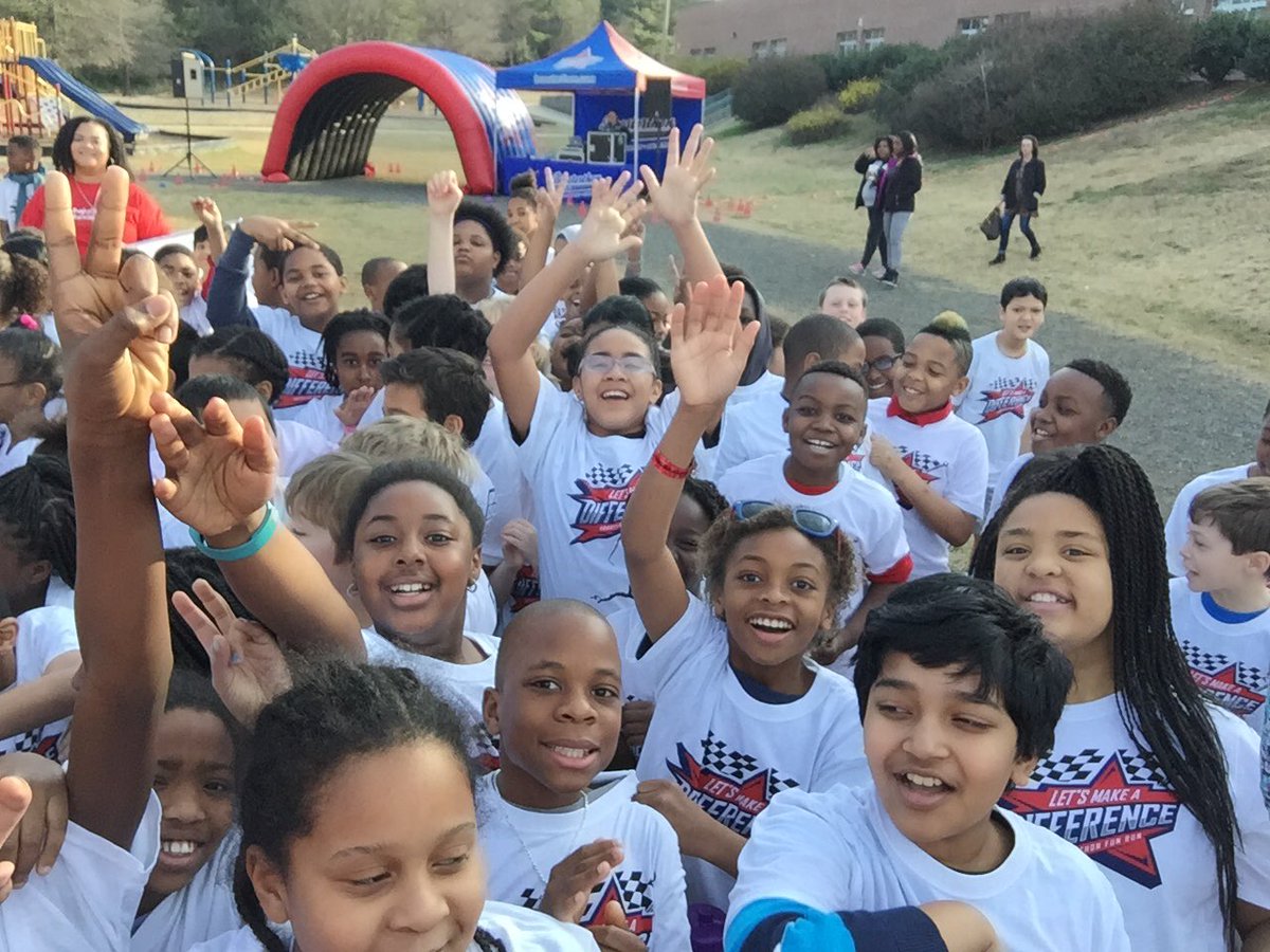 pvtdcr's tweet photo. @mallardcreekes; MCES FunRun 2017!!! We had a blast!! https://t.co/EsA3mt1aBs