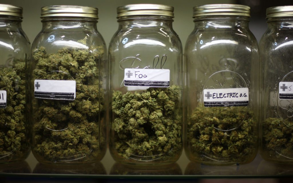 HIGH_TIMES_Mag's tweet photo. Always Nice To Have New Studies To Back Us Up. Latest Report Concludes #Marijuana Is Effective for Alleviating Pain. https://t.co/iKPurPuHMF https://t.co/dQnd73MGI4