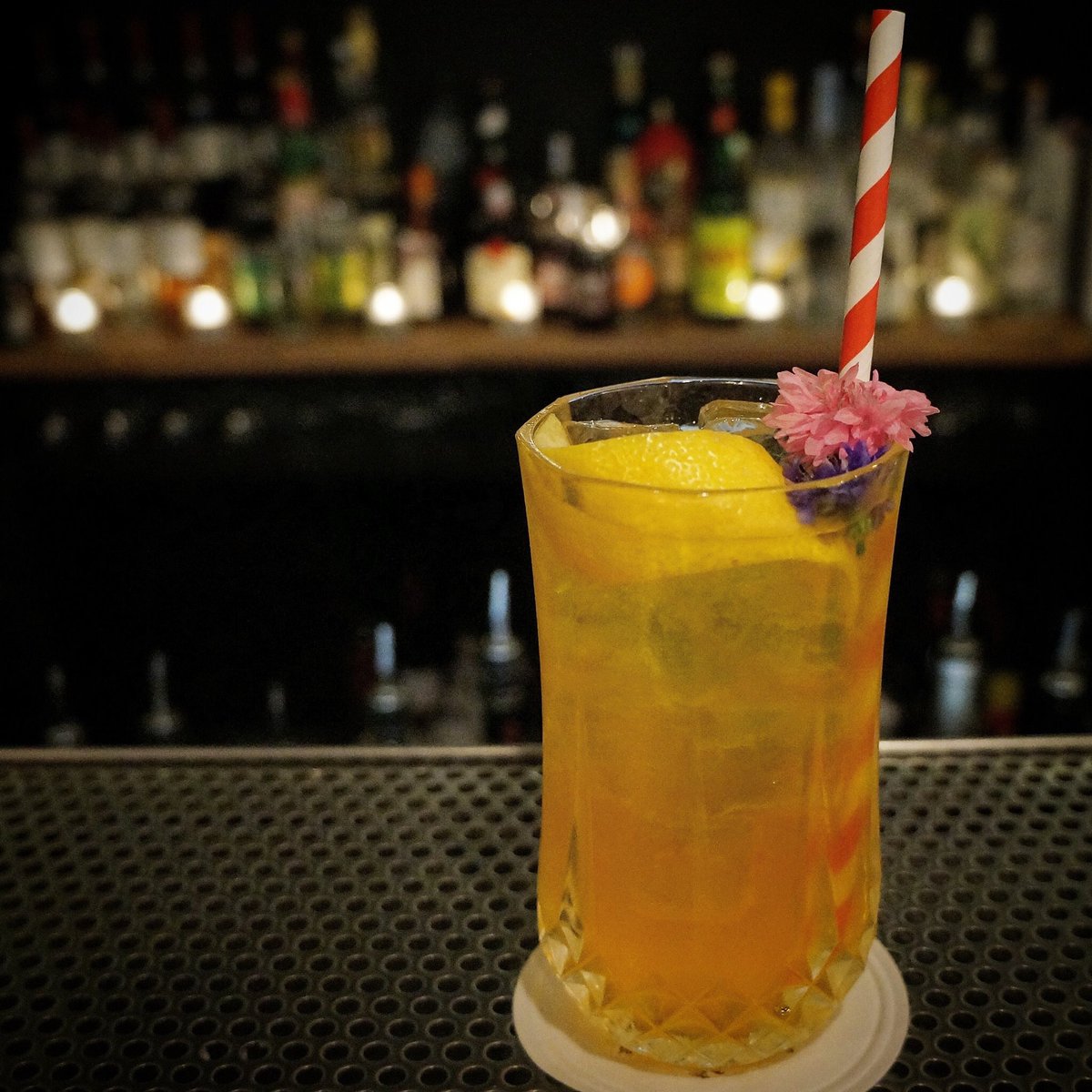 Simonbartender's tweet photo. Saffron collins, built with @Portobello_Gin @1883Syrups saffron, #lemon &amp; @FeverTreeMixers #soda , nothing more refreshing! @TheWalrusRoom https://t.co/sX7eziO7Nb