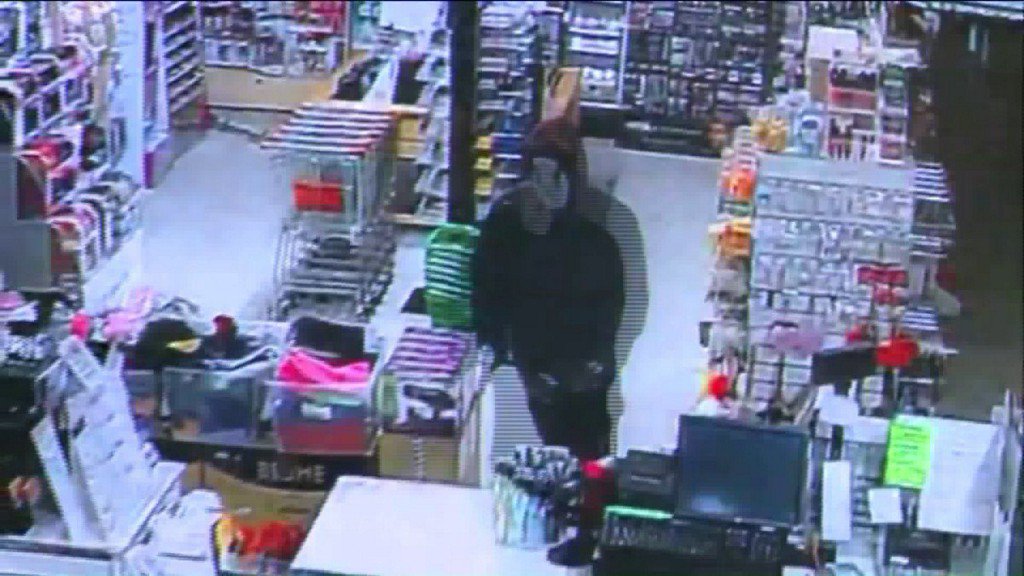 Criminal caught on camera hitting 3 Petersburg shops within 60 minutes ...