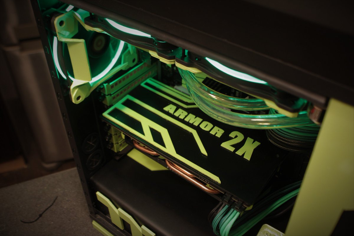 EZgunna82's tweet photo. Almost there...... #thermaltake #chasera71 #pcmod #pccasemodding https://t.co/2EjdKwUeLR