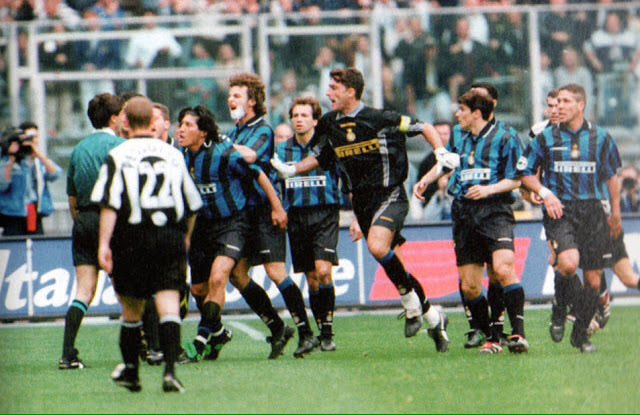 Protest! 

#DerbyDItalia