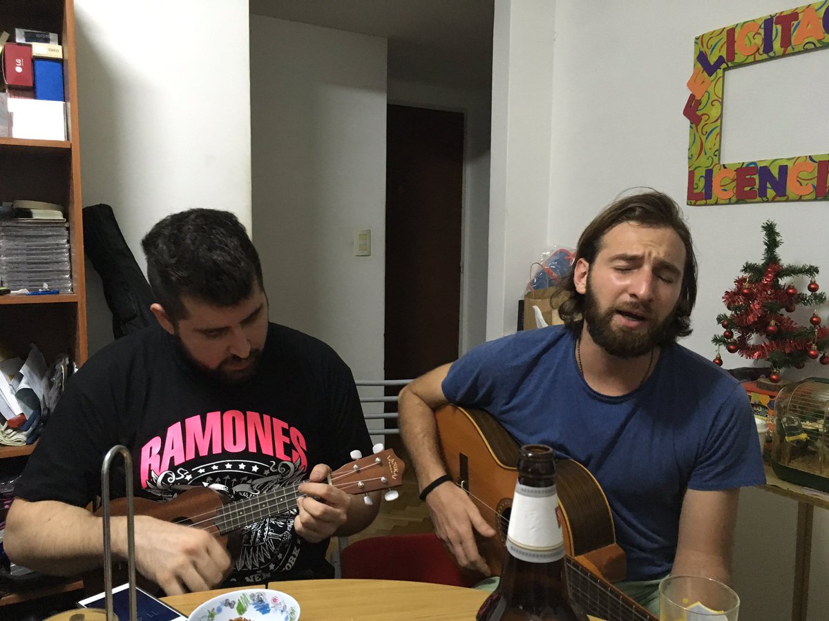 CuchuReydo's tweet image. Así va terminando este #JuevesDeInmerso