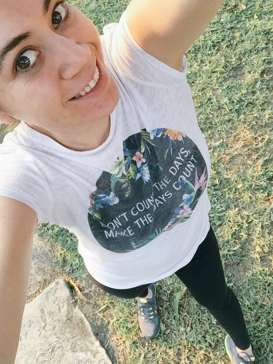 ianem12's tweet photo. #YoElegiCorrer para comer mis tamales sin remordimiento #YoAmoComer 😝 https://t.co/YqHFSTydUp