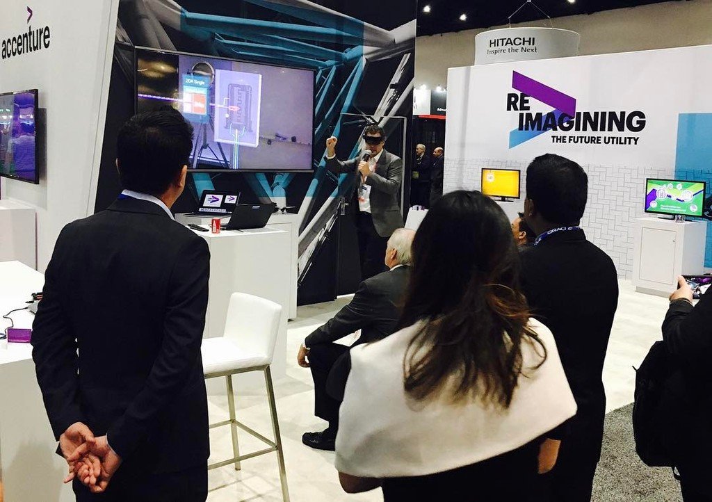 BenHolfeld's tweet image. Presented AR/VR &amp;amp; AI in San Diego today #AccentureMoments #DTech2017 ift.tt/2l0YEVF