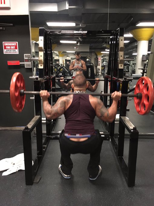 Apparently I show off my ass even when I don't mean to. Oops 🙃 @xxxjonahfontana https://t.co/kR7fXqy