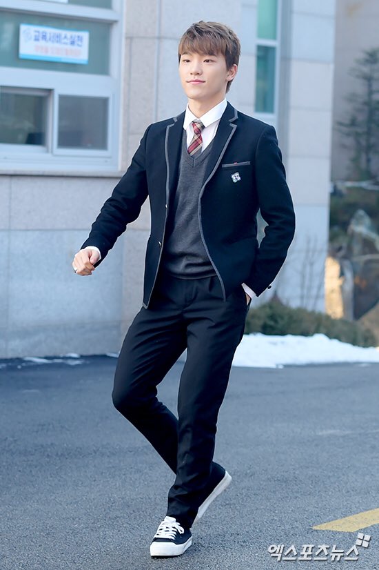 lq dino 🌷 (@lowqualitydino) on Twitter photo 