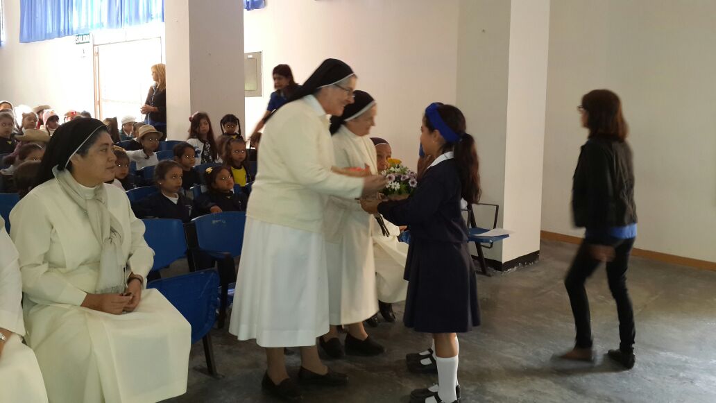 presentacion_m's tweet photo. #Lapresentacion Da la Bienvenida Superiora General Hermana María Escayola Coris, Consejera General Hermana María Fabiola Duque https://t.co/WupPwGL86B