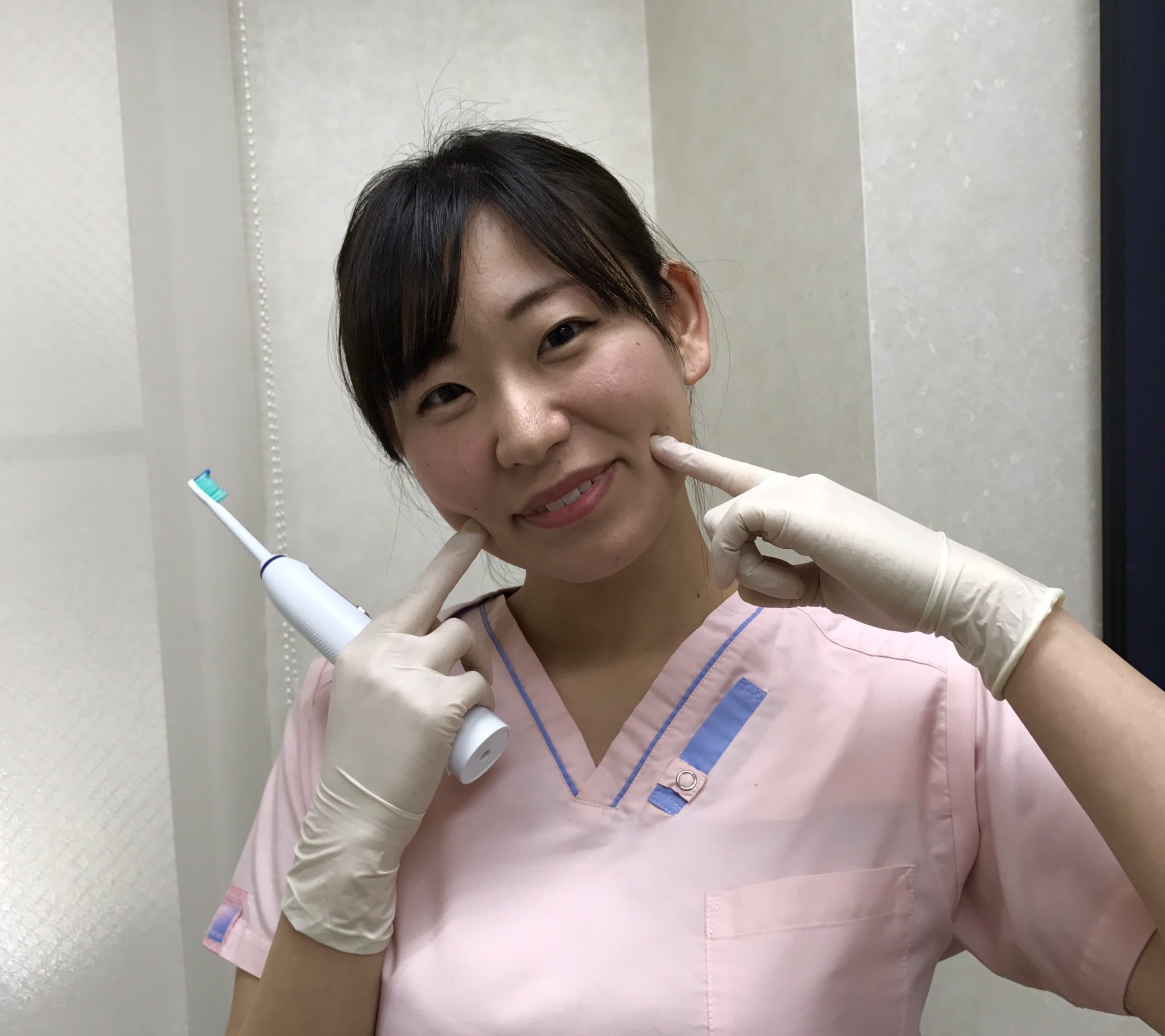 日本医歯薬専門学校 歯科衛生士学科i部 卒業生の森田さんの取材で勤務している歯科医院におじゃましてきました 在校中から変わらぬ笑顔 ステキな歯科衛生士さんに成長していました イシヤク 卒業生の活躍 日本医歯薬専門学校 歯科衛生士学科i部 卒業生の森田さんの取材で勤務している歯科医院におじゃましてきました 在校中から変わらぬ笑顔 ステキな歯科衛生士さんに成長していました イシヤク 卒業生の活躍