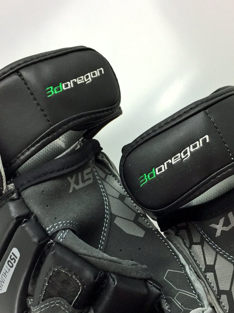 3doregon's tweet photo. Custom #STX #Stallion500 gloves for 3d Oregon available via @laxdotcom until Feb 7: https://t.co/hktk4tEOWp #3don2 #playhuge π₯π₯π₯ https://t.co/wM1Nl1r4QL